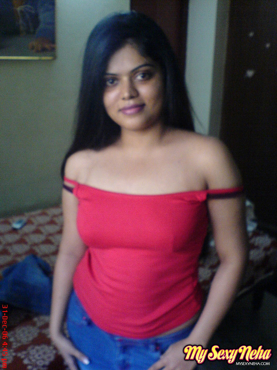 Neha Nair Sexy Indian Housewife